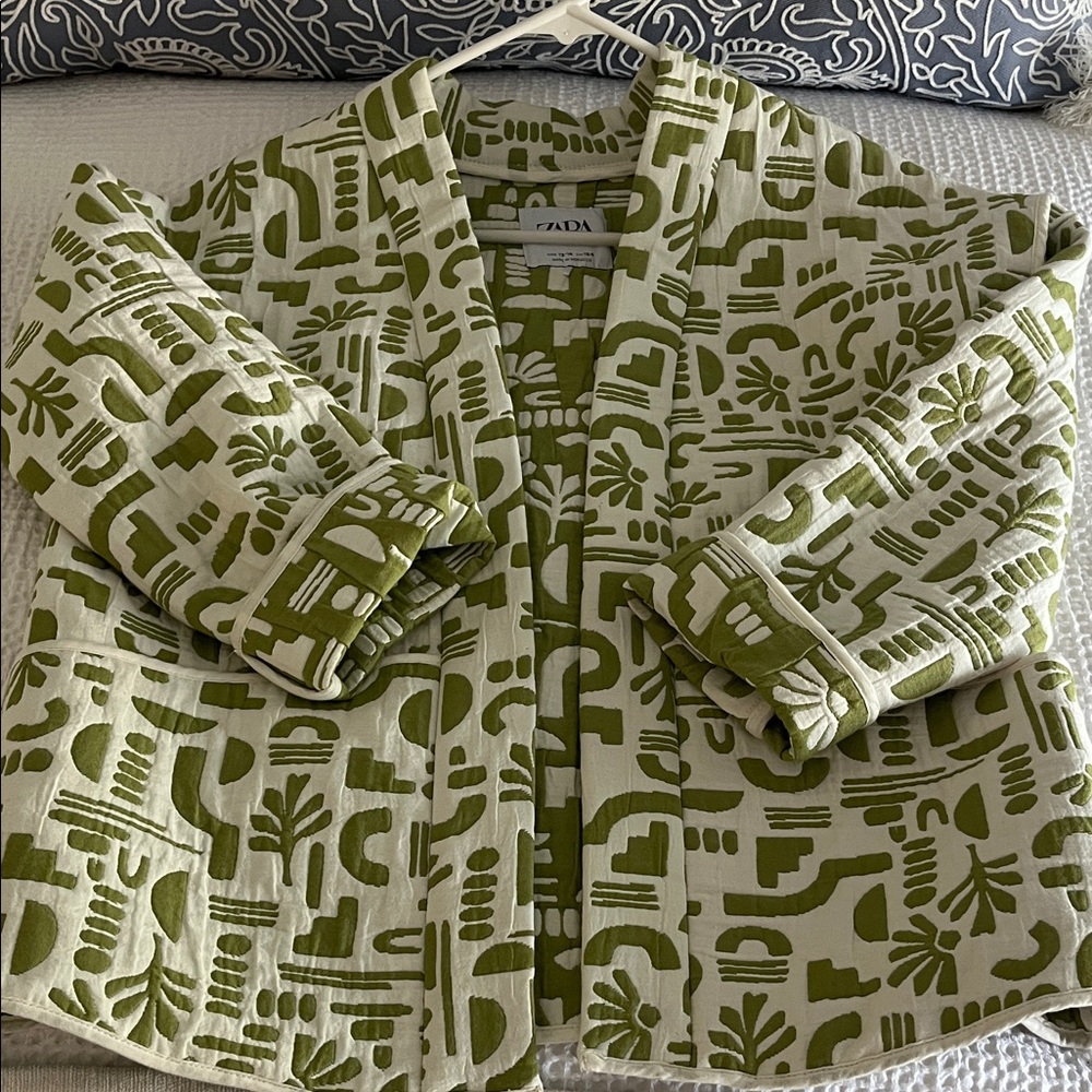 Zara Kids Green and White quilted jacket size13-14